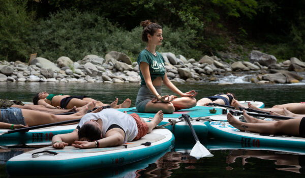 Water-Experience praticare Yoga sospesi sull’acqua