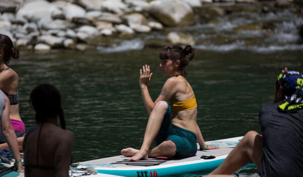 water experience yoga acqua sup 2